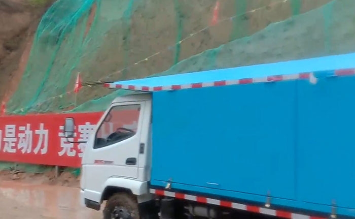 车载式双喷头湿喷机施工现场
