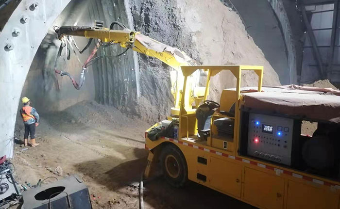 中交一公局工程混凝土湿喷台车施工现场